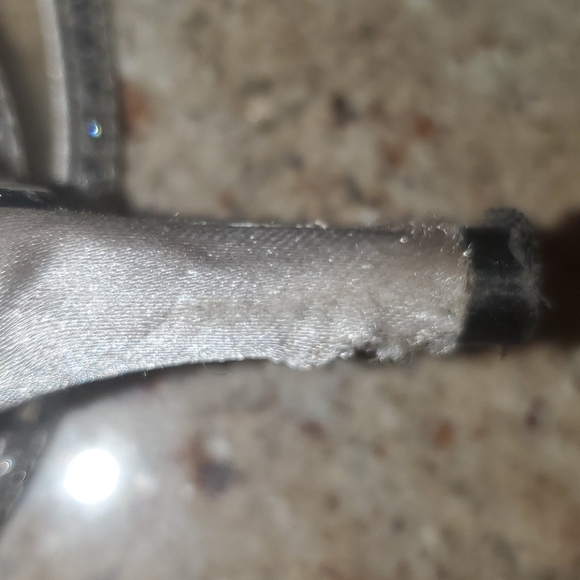 E live from  the red carpet,please  see damage - Picture 4 of 7